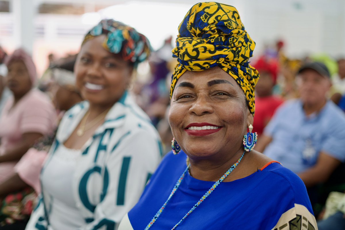 En el día de la afrocolombianidad la @AgenciaTierras entregó en Putumayo 800 hectáreas en titulación colectiva a siete consejos comunitarios. Este es el cambio, la tierra en manos de quien la necesita y la trabaja. #ElCambioEsConJusticiaSocial