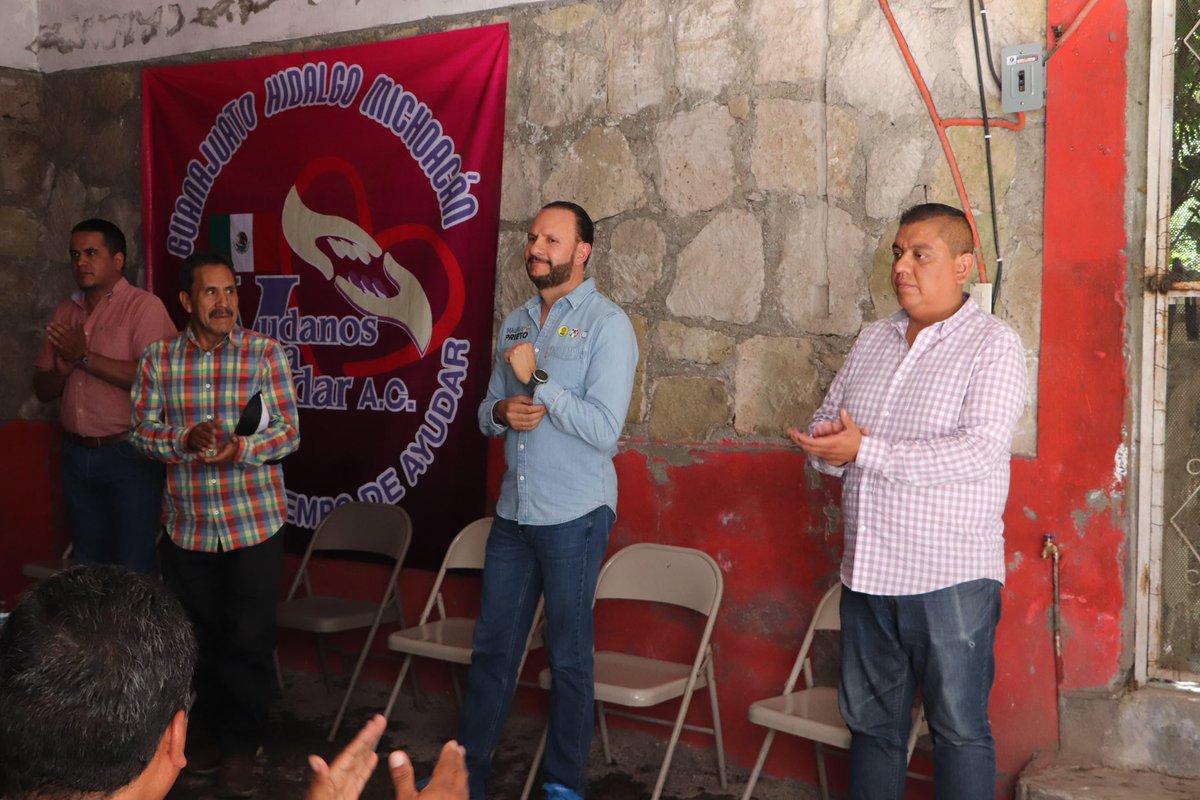 #Zinapécuaro | Me reuní con la Asociación Ayúdame a Ayudar, que brinda apoyo a pacientes con padecimientos renales, donde junto con Heriberto Huerta candidato a Presidente Municipal, dialogamos acerca de cómo vamos a trabajar juntos para atender a quienes tienen este padecimiento