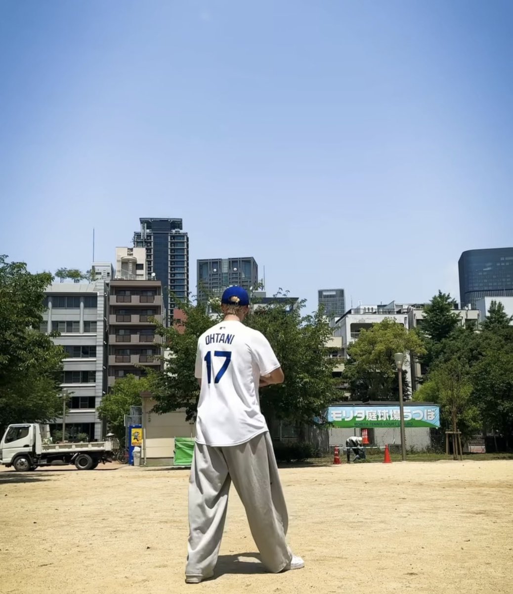 윤 tweet media
