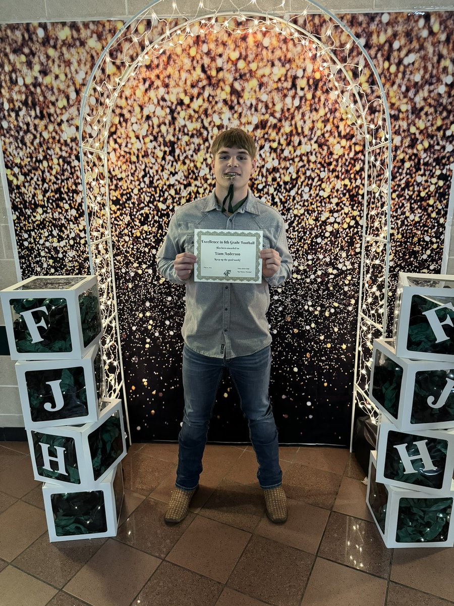 I’m am thankful to receive the MVP for my 8th grade football year <a href="/Tolleson20/">Coach Tolly 2️⃣0️⃣🇺🇸</a> <a href="/PlayBookAthlete/">PLAYBOOK ATHLETE</a>
