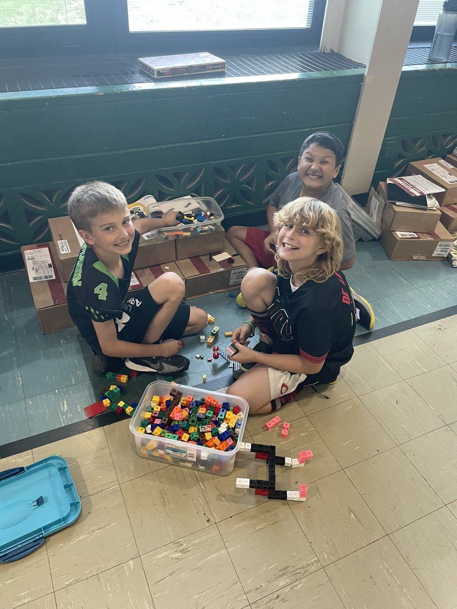 giddyup4thgrade's tweet photo. The Giddy Up Crew had a great day. We played board games, bingo, and just hanging with our friends. @LM_Schools @LMElementary #boardgames #hangingwithfriends https://t.co/FjWa62xJZf
