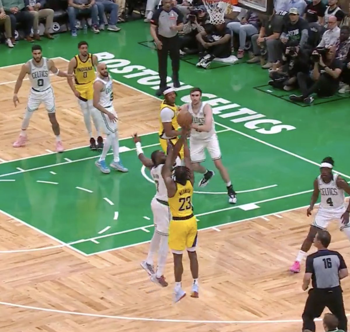 Jaylen Brown got UP for this block on Aaron Nesmith. Sheesh 😳