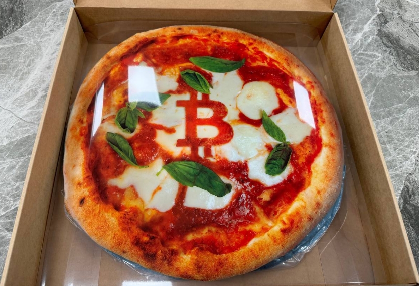 wenxue600's tweet photo. 🍕披萨节快乐，丢地址有惊喜🎁

感谢 @Bitget_zh @xiejiayinBitget ，披萨地毯属实亮眼。BG在披萨节期间开放抽奖活动，空投🍕地毯、BTC、BGB 等福利，点此参与：https://t.co/uL0QH1d6t9

感谢 @_WOOFi @_WOO_X @WOOcommunity_zh @web3baoan ，WooFi最近很猛，亲儿子 @OrderlyNetwork 也快来大的了，持续跟进，坐等福报🪂

互动福利：评论区丢ETH地址，中午12点送一波惊喜👀