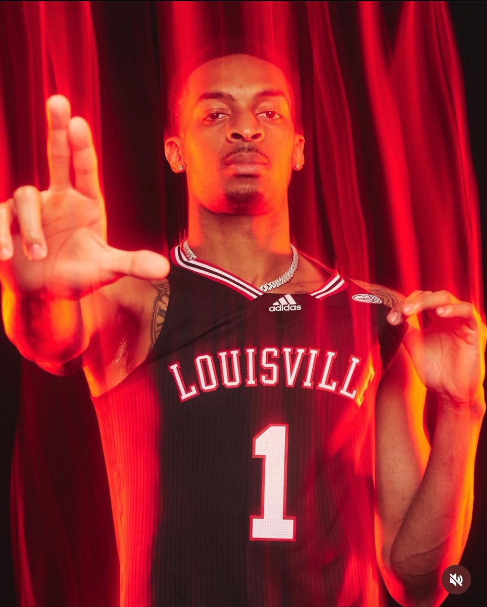 TennisWrld's tweet image. “Pat Kelsey can’t recruit bigs” 

#GoCards #ReviVILLE