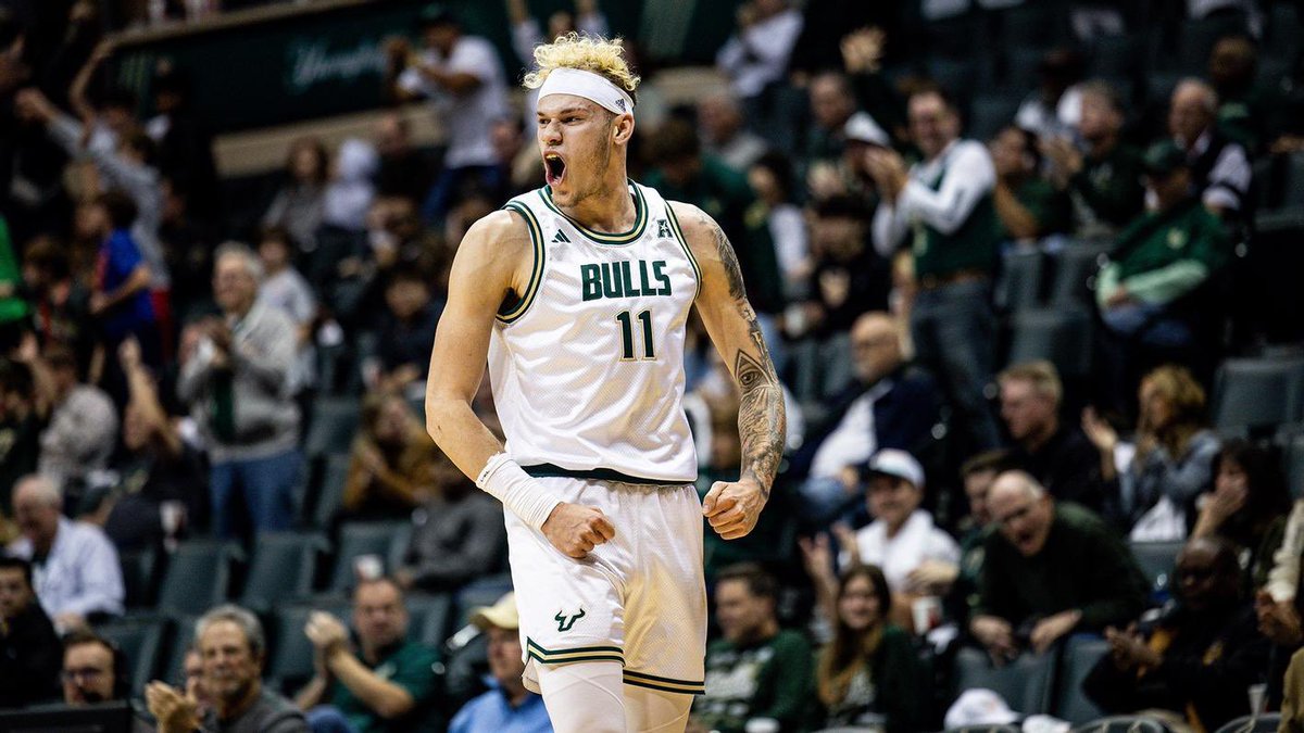 TennisWrld's tweet image. “Pat Kelsey can’t recruit bigs” 

#GoCards #ReviVILLE