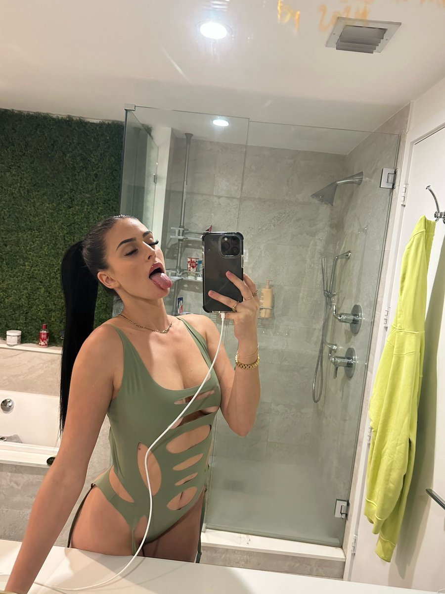 Camilla_ara1's tweet photo. 