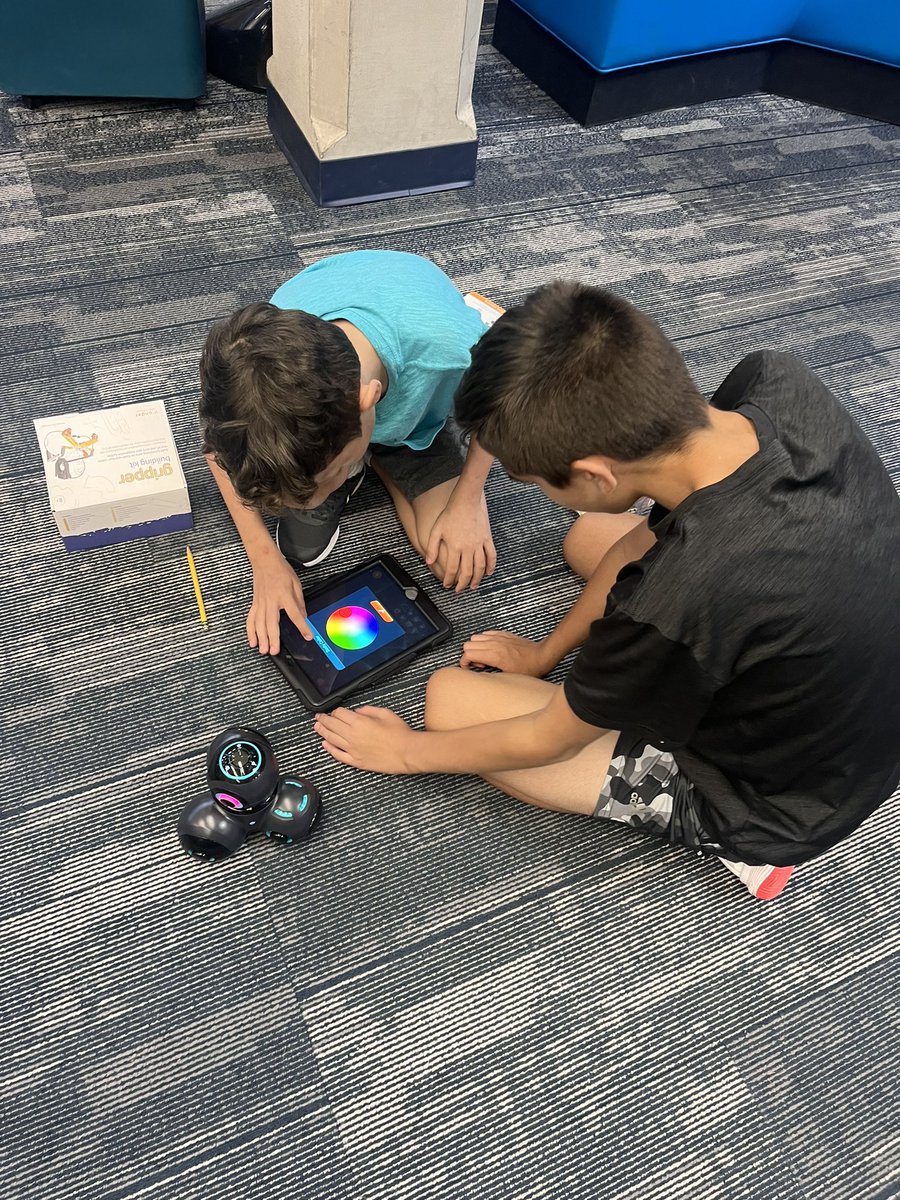 mattwmyers's tweet image. So fun seeing our kids engaged in the Drone Zone today in the library. #bethechange 🐴