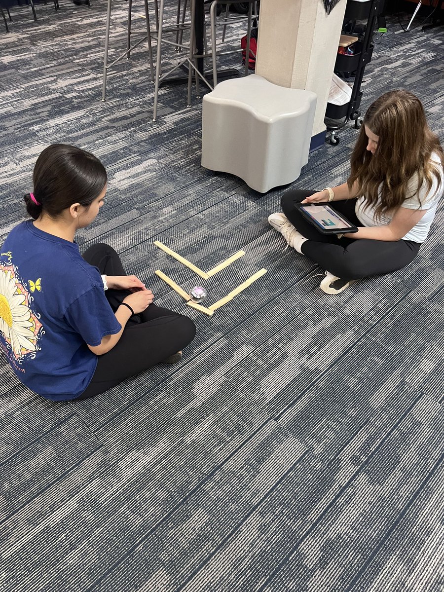 mattwmyers's tweet image. So fun seeing our kids engaged in the Drone Zone today in the library. #bethechange 🐴