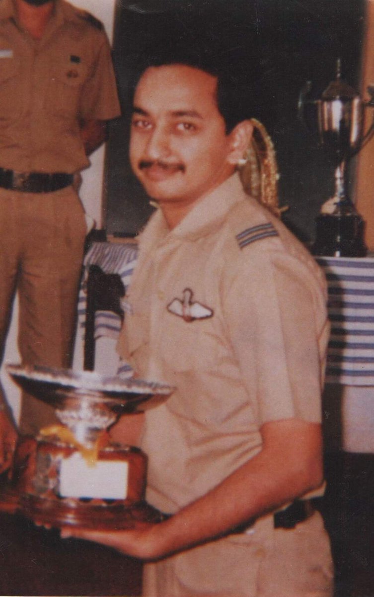 37VManhas's tweet photo. Homage to 

SQUADRON LEADER AJAY AHUJA
Vir Chakra
17 SQUADRON - GOLDEN ARROWS 
#IndianAirForce

on his birth anniversary today. 
Squadron Leader Ajay Ahuja was immortalized in #KargilWar in 1999.

#FreedomisnotFree few pay #CostofWar. https://t.co/tknaGZSCvh