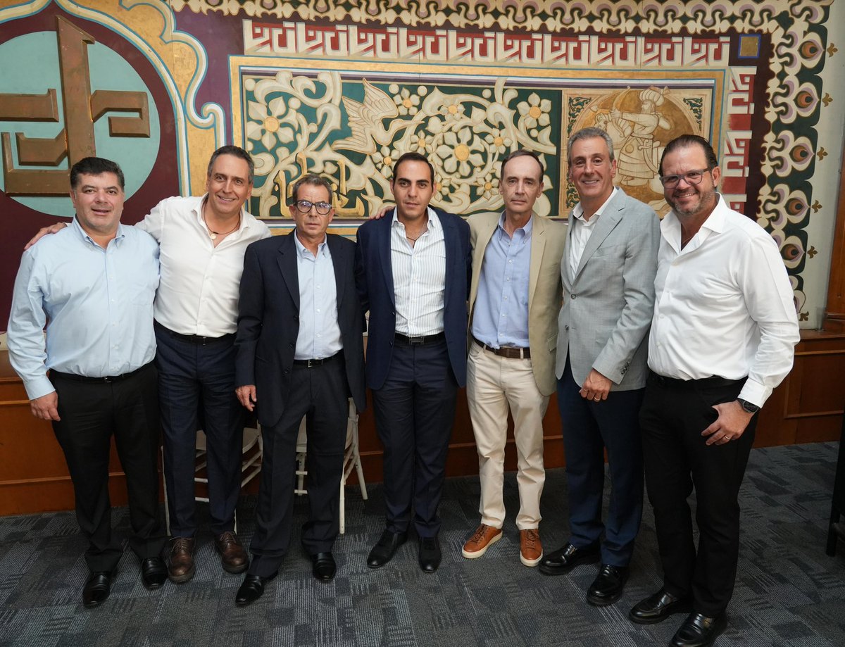 pepechedrauimx's tweet photo. 📌 Puebla es una ciudad que se caracteriza por sus grandes valores y espíritu solidario.

Fue un honor participar en este importante encuentro con la Comunidad Libanesa, siempre agradecido por todo su cariño y respaldo.

Sigamos fortaleciendo esos lazos de cooperación y hermandad🤝🏼 que unen a nuestras naciones y contribuyen al desarrollo de nuestro querido Estado.

Todos somos poblanos, nos une la esperanza de un mejor futuro y el profundo orgullo por este gran país, por nuestro México.

De manera especial agradezco a @DanielKaramT Presidente del @CentroLibanesAC y el acompañamiento de @OliviaSalomonV, Coordinadora Nacional de Enlace con el Sector Empresarial de la Campaña de la Dra. @ClaudiaShein.