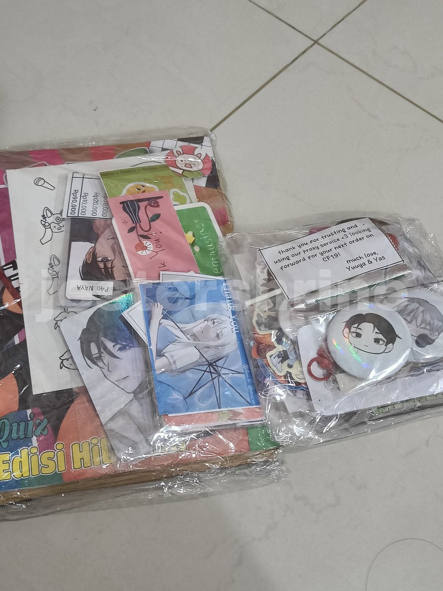 My #CF18 haul aka hasil kalap super (😭😭😭) aka menghidupi para artist lokal part 2 - a thread!

Yang ini hasil perjuangan pick up Kak Yas (@llaaaaafav) dan Kak Yuuya (@applecrush) 💛 thank you so much for the hard work kak terutama Kak Yas yang sering aku DM hehe