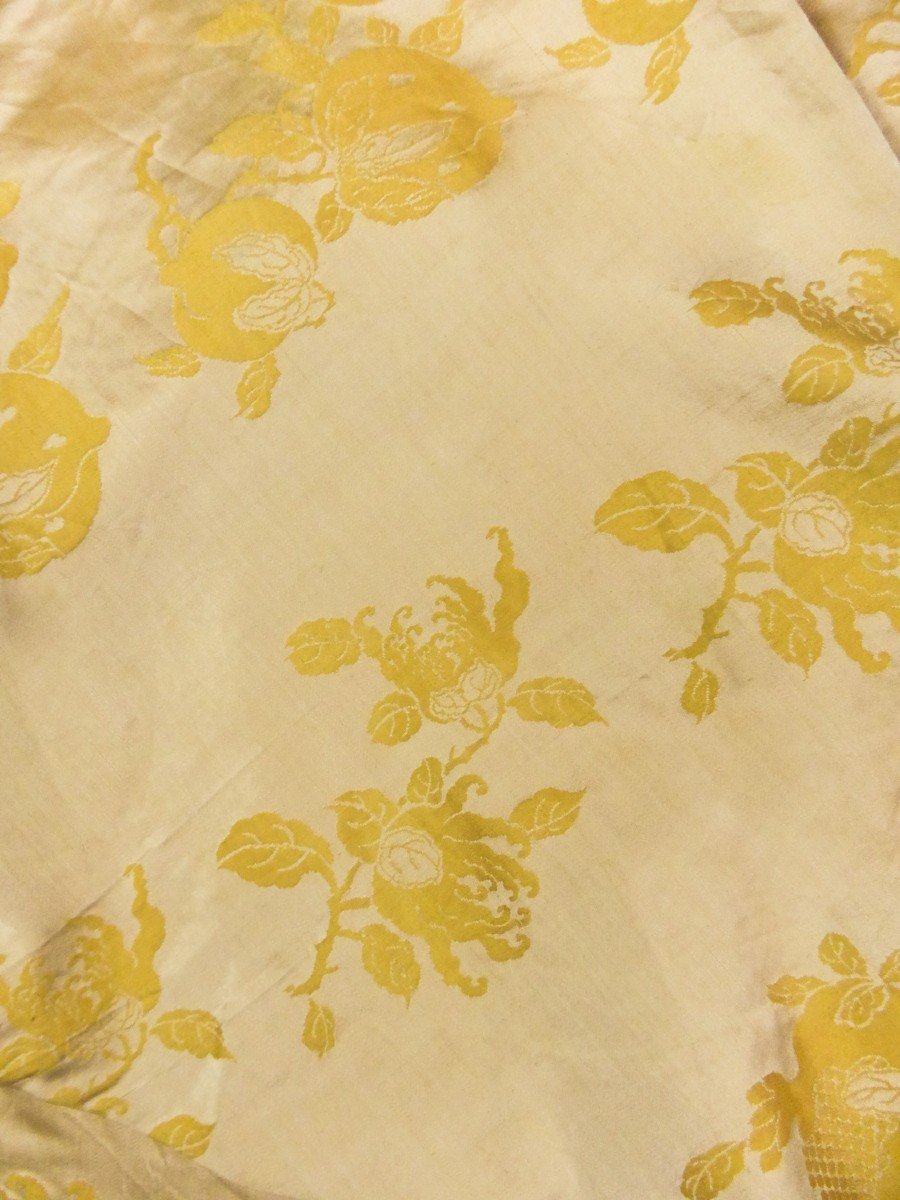 LaurenCDeutsch's tweet photo. draped fabric belt along the waist. Inside is bustier in yellow silk crepe and cream taffeta. Stunning! It is currently for sale @1stDibs. It is too fragile to wear, so would be a collector's item. #YellowMay #Fashionhistory https://t.co/SgaDjhfMms