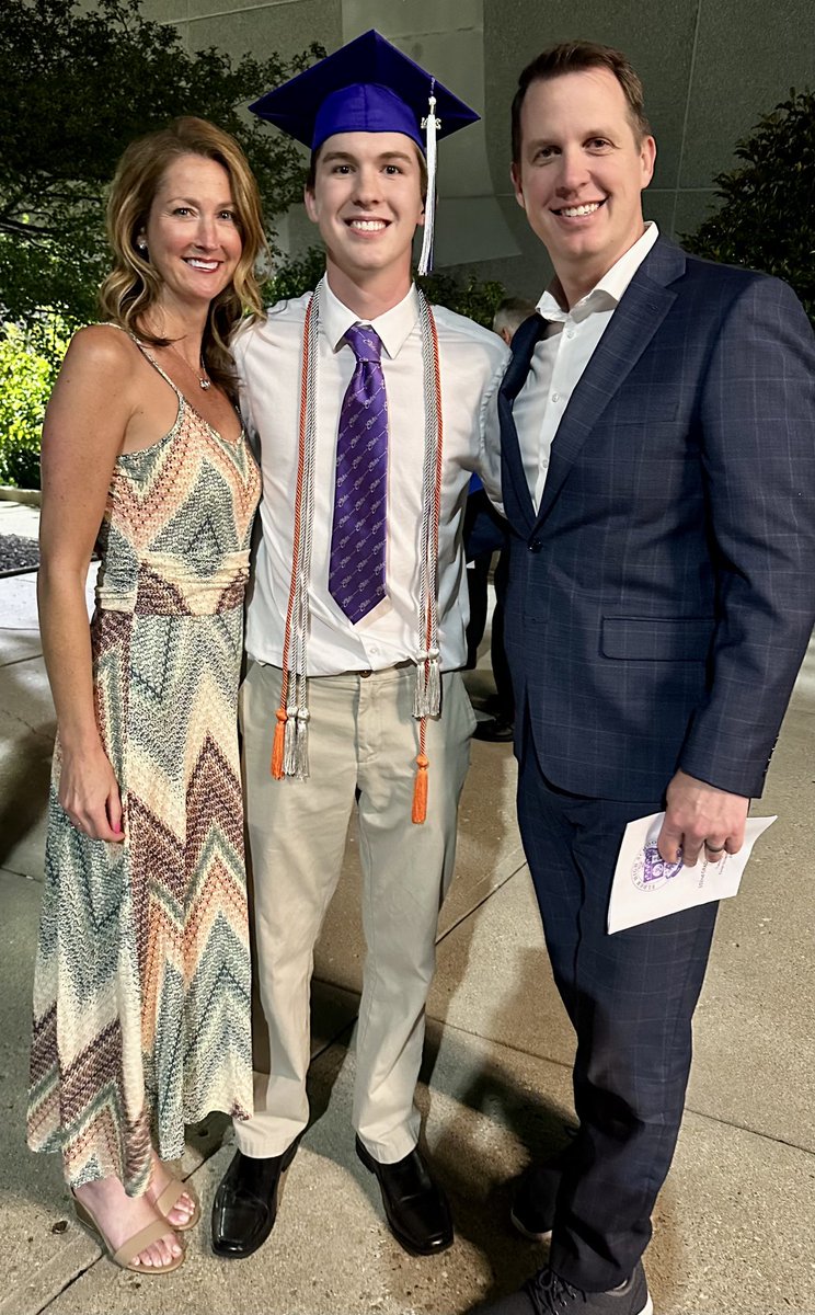 emo52980's tweet photo. Oh what a night! Thank you Elder High School for an amazing 4 years for Sam. He made the best of friends and made the most out of his high school experience. Thank you to all who supported him on his way! We could not be more proud or grateful. Congrats to the Class of ‘24! 💜 https://t.co/rqyHWfNlTZ