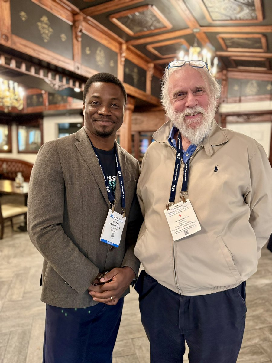 So fortunate to share some Shakespearean moments with the incomparable Prof. Athol Wells at #ATS2024 in San Diego!
🫁😊

#MindOverMatter #pulmonaryfibrosis #ImagingBiomarkersAreKey 
#Glowing