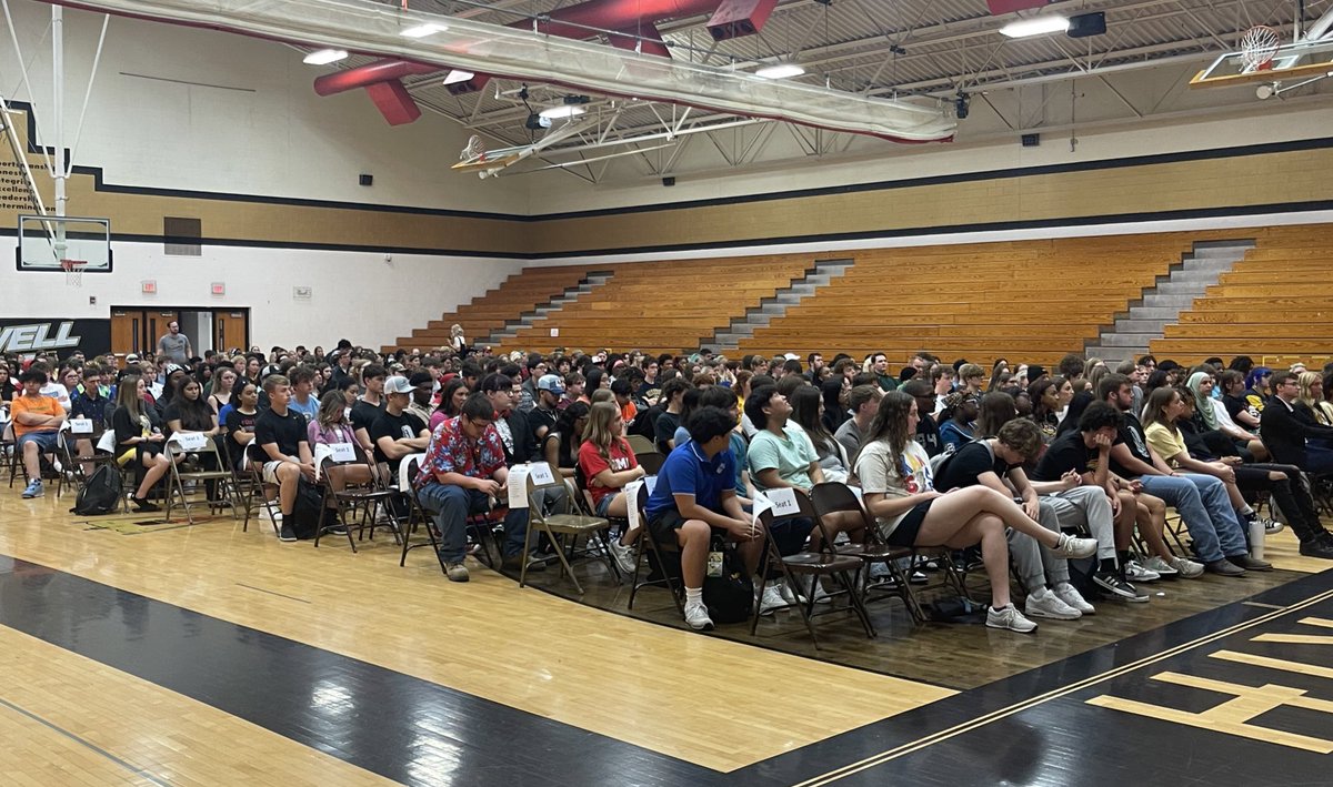 Last day for seniors and last day of the year for DECA cookies.  The Class of 2024 is going to be missed for sure! 👩‍🎓👨‍🎓🥲