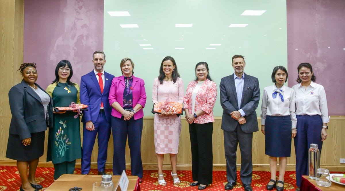 unwomenvietnam's tweet photo. The Australian Ambassador for #GenderEquality shares experiences and lessons from Australia on how to ensure that every woman and child in Viet Nam, including the most vulnerable, can live a life free of violence.
#SDG5.2 #SDG5.3 #SDG16 #EVAWC #UNFPA #UNICEF #UNWOMEN https://t.co/jbifZrTsV0