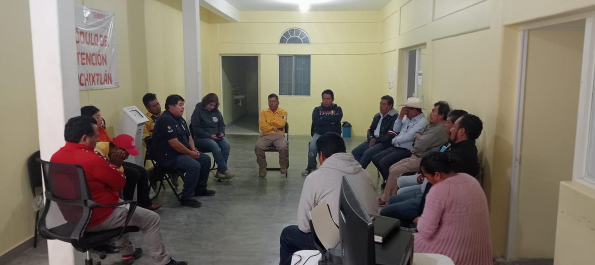 El 19 de mayo se llevó a cabo una mesa de diálogo entre la @CDPAZ_GobOax, representantes de Coesfo, @CONAFOR y @CONANP_mx, así como autoridades municipales y agrarias de Tepelmeme Villa de Morelos, en la que se acordó el ingreso de brigadas de combatientes a la zona del incendio.