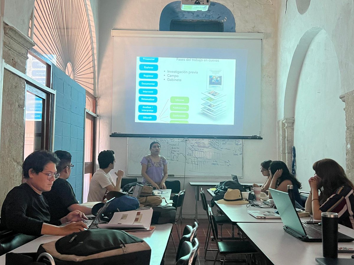 Muy contenta de haber compartido una charla a estudiantes de la Maestría en Patrimonio Arquitectónico de la FAUADY, lugar de donde egresé en 2020. Hablamos de las experiencias en la Divulgación del Patrimonio Biocultural en Yucatán. 
Gracias por la invitación @I_MartinLerma