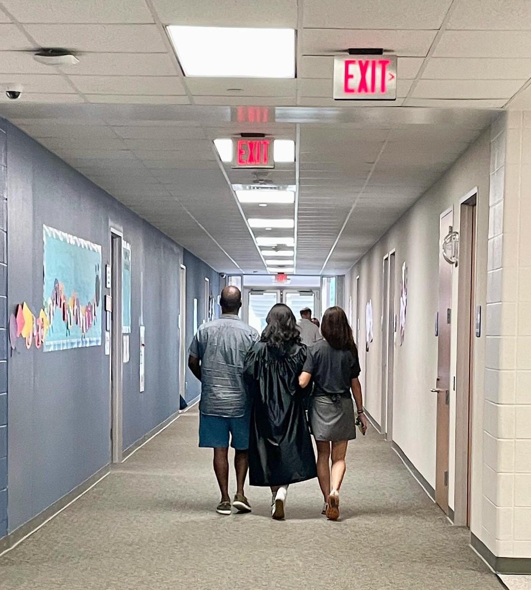 This photo perfectly embodies KISD’s #promise2purpose vision! @MetzlerKISD’s Mrs. Alexander (mom) said “When I saw this shot of us captured by a friend, it took my breath away. Our first baby entered Metzler Elementary with a promise & is exiting with a purpose. “#KISDPRSquad