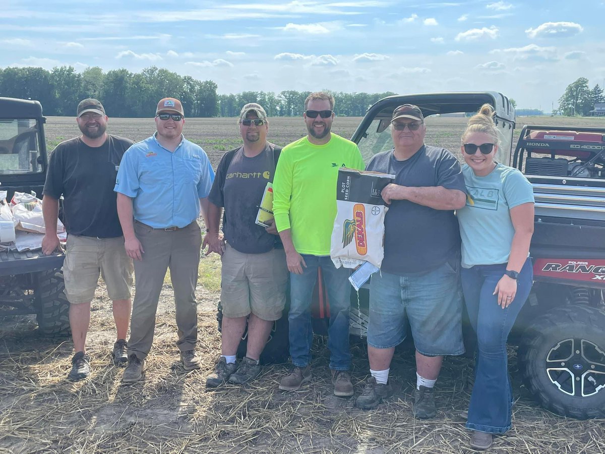 DKAS_NIN's tweet photo. It was a great day in Rochester, Indiana to #plant24 a #DEKALB corn plot with the Miller’s! We expect great data out of some of our newest @Asgrow_DEKALB genetics in this field! #WinningHasRoots https://t.co/gkkUeY96db