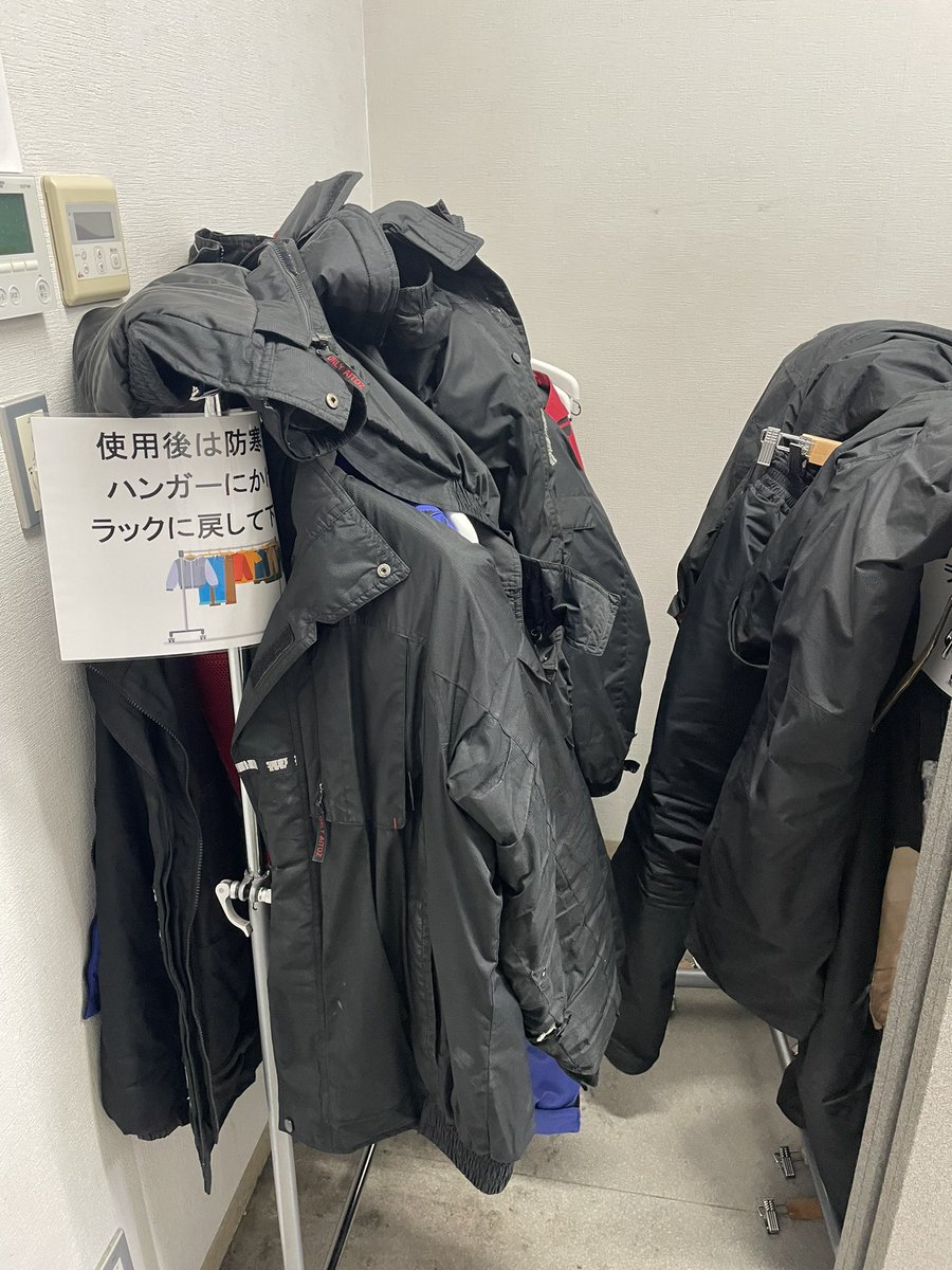 zanardyukichan's tweet photo. 無事チェックインして待合室にて待機。
冷蔵倉庫での作業なので防寒着がある。

あとはやってみないとわからないよ🙂。

#タイミー　#Timme https://t.co/NHR0GY5TGJ
