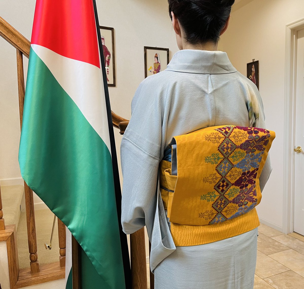 JAPAN SOLIDARITY with PALESTINE 🇵🇸👘🇯🇵

コホールホルダー文様のパレスチナ刺繍帯に糸杉の付け下げの装い

lady with khol holder pattern palestinian  embroidery obi and cypress Tree kimono