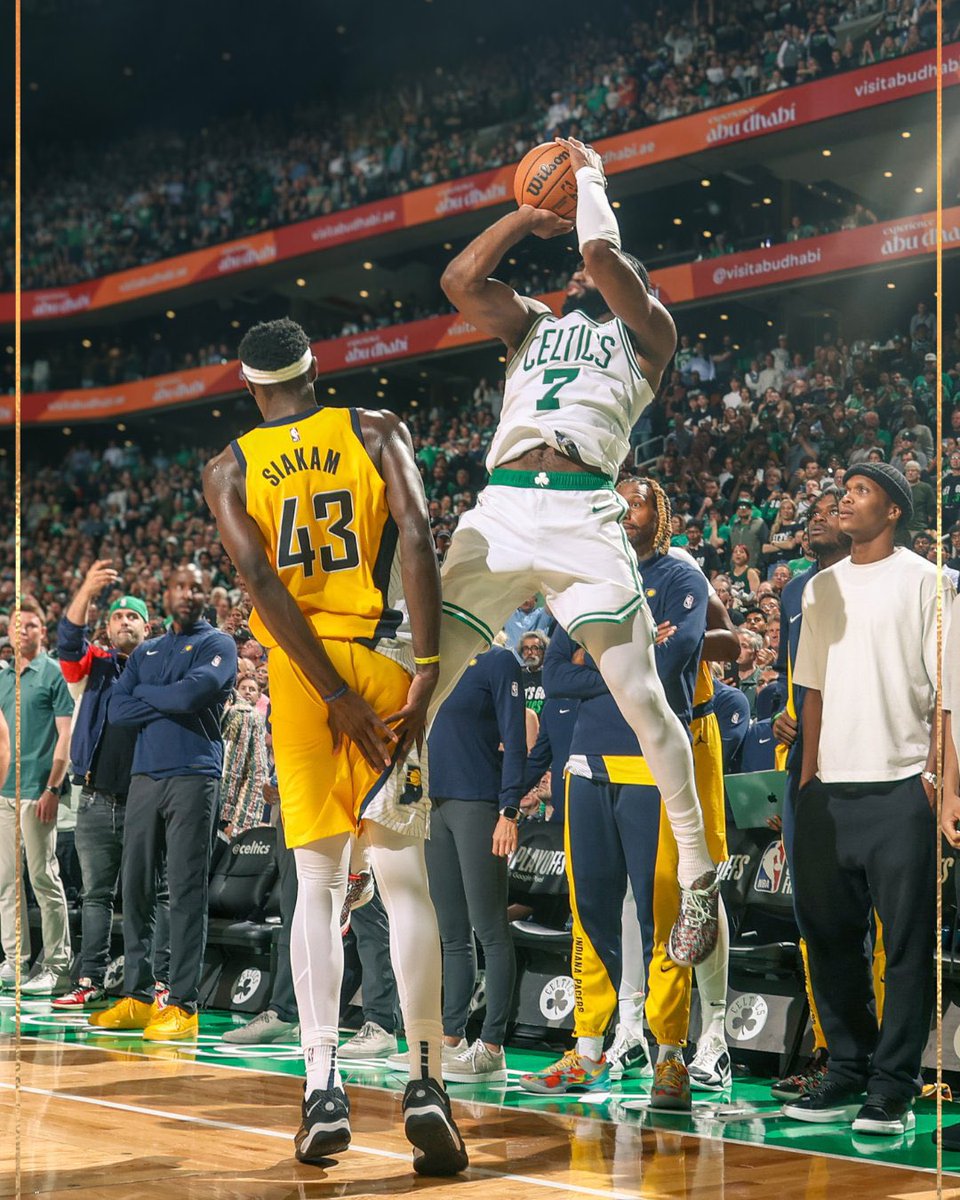 Jaylen Brown made this shot…