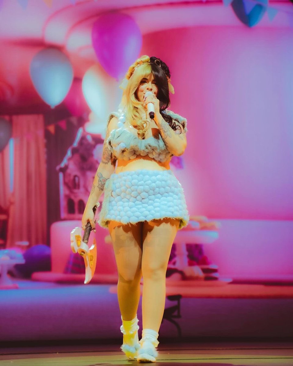 melaniessource_'s tweet photo. Melanie Martinez photographed performing in Denver, CO on the trilogy tour 💟✨

📷 Sila Sungur https://t.co/bkbpOsFaE1