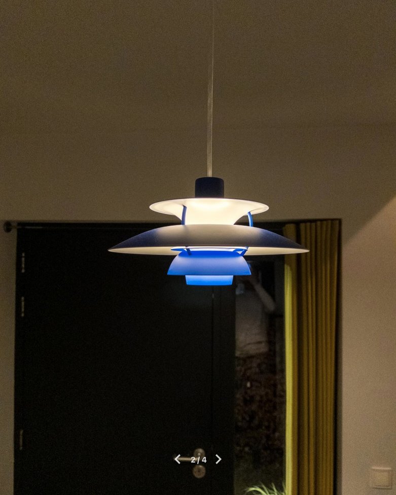 Lumitop_com's tweet image. ✨ L'entrée de @witte_huis, sublimée par la suspension Louis Poulsen PH 5. 🌟 Avec son design iconique et ses couleurs bleu/blanc, elle diffuse une lumière douce et homogène, apportant une touche moderne et artistique.

#LouisPoulsen #PH5 #ÉclairageDesign #Lumitop