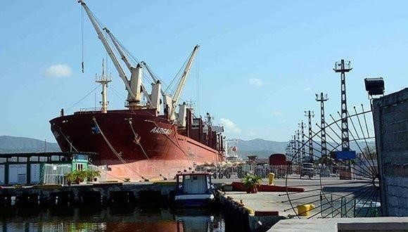 👍Detienen red de malversación y desvío de alimentos en el puerto de Santiago de Cuba. Durante el proceso investigativo las autoridades confiscaron más de 60 toneladas de alimentos importados desviados del puerto santiaguero. 🔗acortar.link/xygTlA