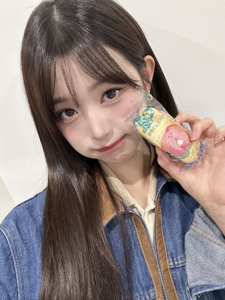 IVE_twt's tweet photo. 오늘 이걸 본 다이브 완전 럭키비키잖앙🤭🍀( 얘 이름도 럭키양🩷)

#IVE #아이브
#JANGWONYOUNG #장원영 https://t.co/LfICNue8dN