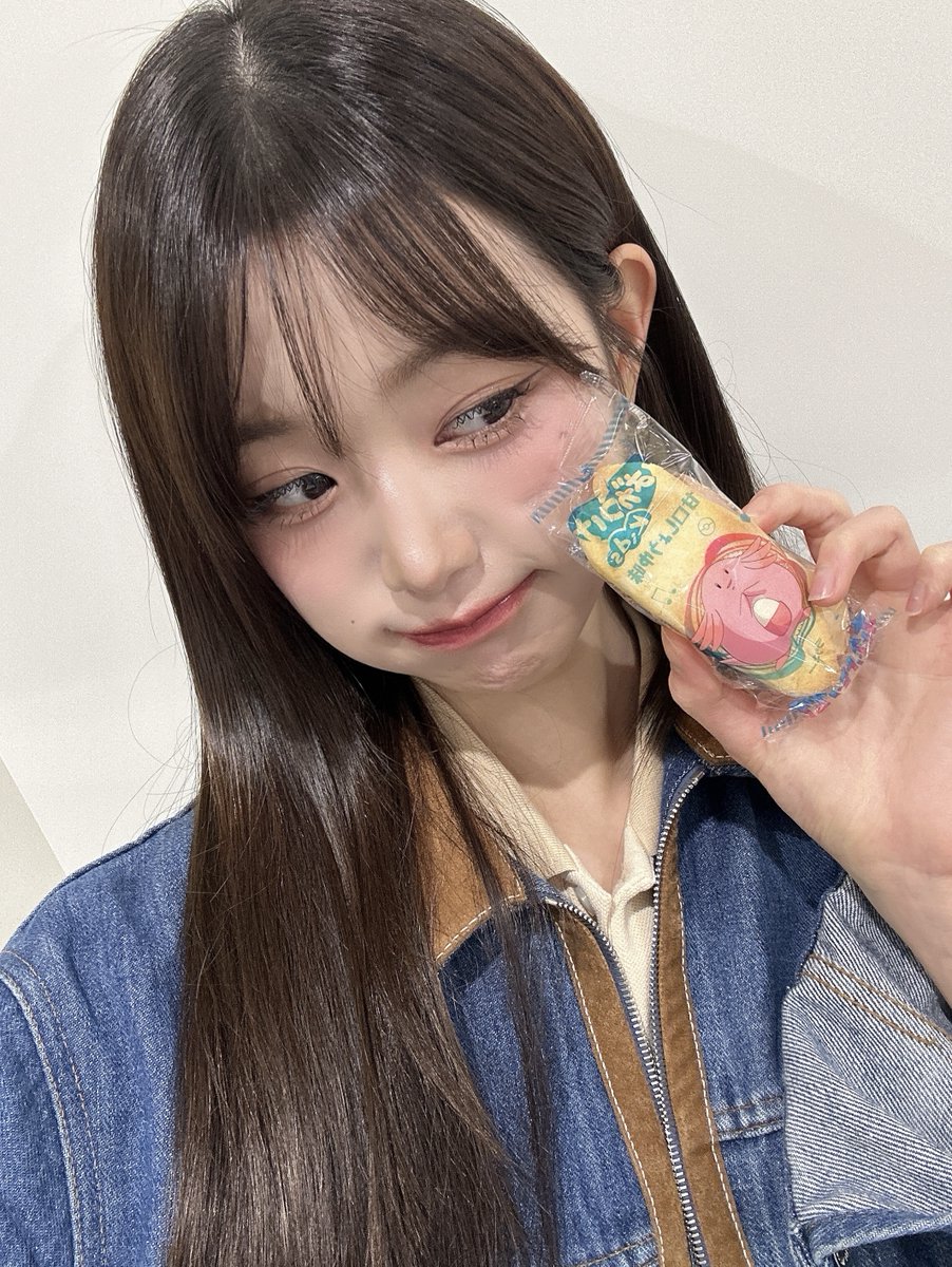 IVE_twt's tweet photo. 오늘 이걸 본 다이브 완전 럭키비키잖앙🤭🍀( 얘 이름도 럭키양🩷)

#IVE #아이브
#JANGWONYOUNG #장원영 https://t.co/LfICNue8dN