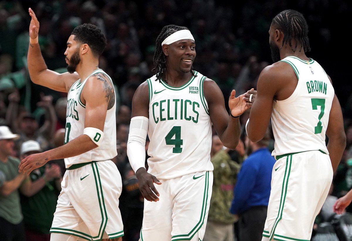BleacherReport's tweet photo. C's in Game 1 of ECF ☘️

Jayson: 36 PTS, 12 REB, 5 AST, DAGGER
Jaylen: 26 PTS, 7 REB, 5 AST, FORCED OT
Jrue: 28 PTS, 7 REB, 8 AST, 3 STL

WHAT. A. WIN. https://t.co/7lsCspozVC