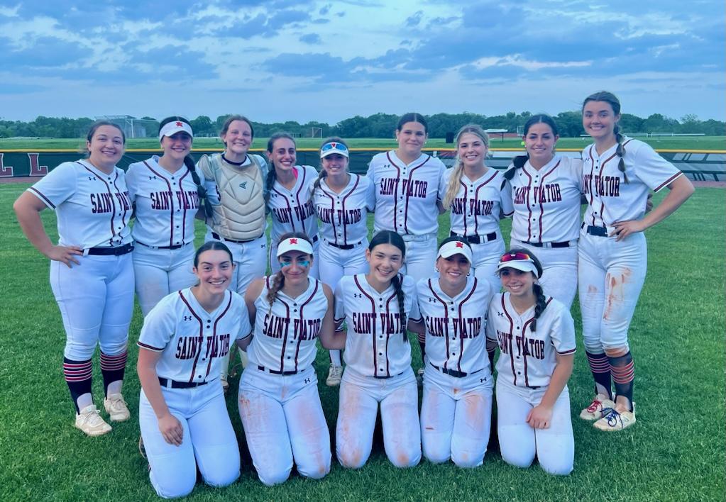 Lions lose a  barnburner 17-16 8inn to Carmel in the regional but they're all smiles bc they never gave up. Maggie 3H w/HR Mia 3H
Hannah 3H w/2 HR Jill 2H 
Lexi 3H w/ HR  Sophie 3H w/HR Ellen 4H w/HR Ava 3H Katie 2H 
L.E.O.