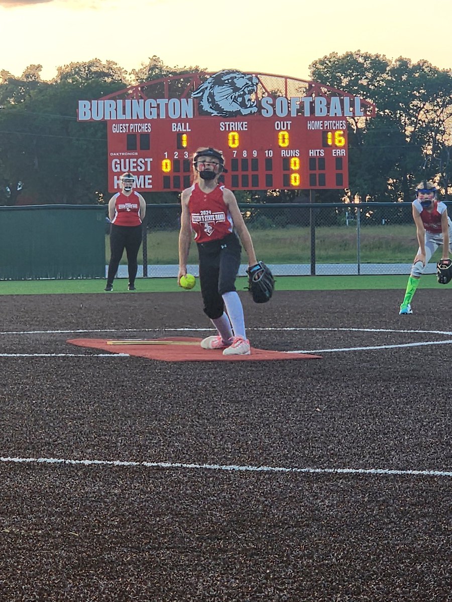 NikiShetler's tweet photo. Love getting to watch both my softball girls on the field tonight! Carlee from a little different view as she coached her little sisters team. Loved hearing Carlee show these girls how to have fun even tho they may have been losing♥️ Topping it off Cora pitched her first game!🥳 https://t.co/K5x3fEhaej