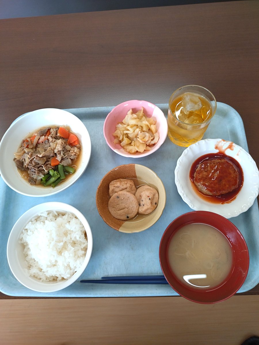 5月22日水曜日。
　先ほど介護食給食ナリコマの中野君が訪問してくれました。いつも施設の給食にご協力いただいています。感謝ですね。
　本日もナリコマさんの栄養管理された昼食を美味しくいただきました。
　これからつくばみらい市の14時からの会議に出席します。
昼食食べたので頑張ります。