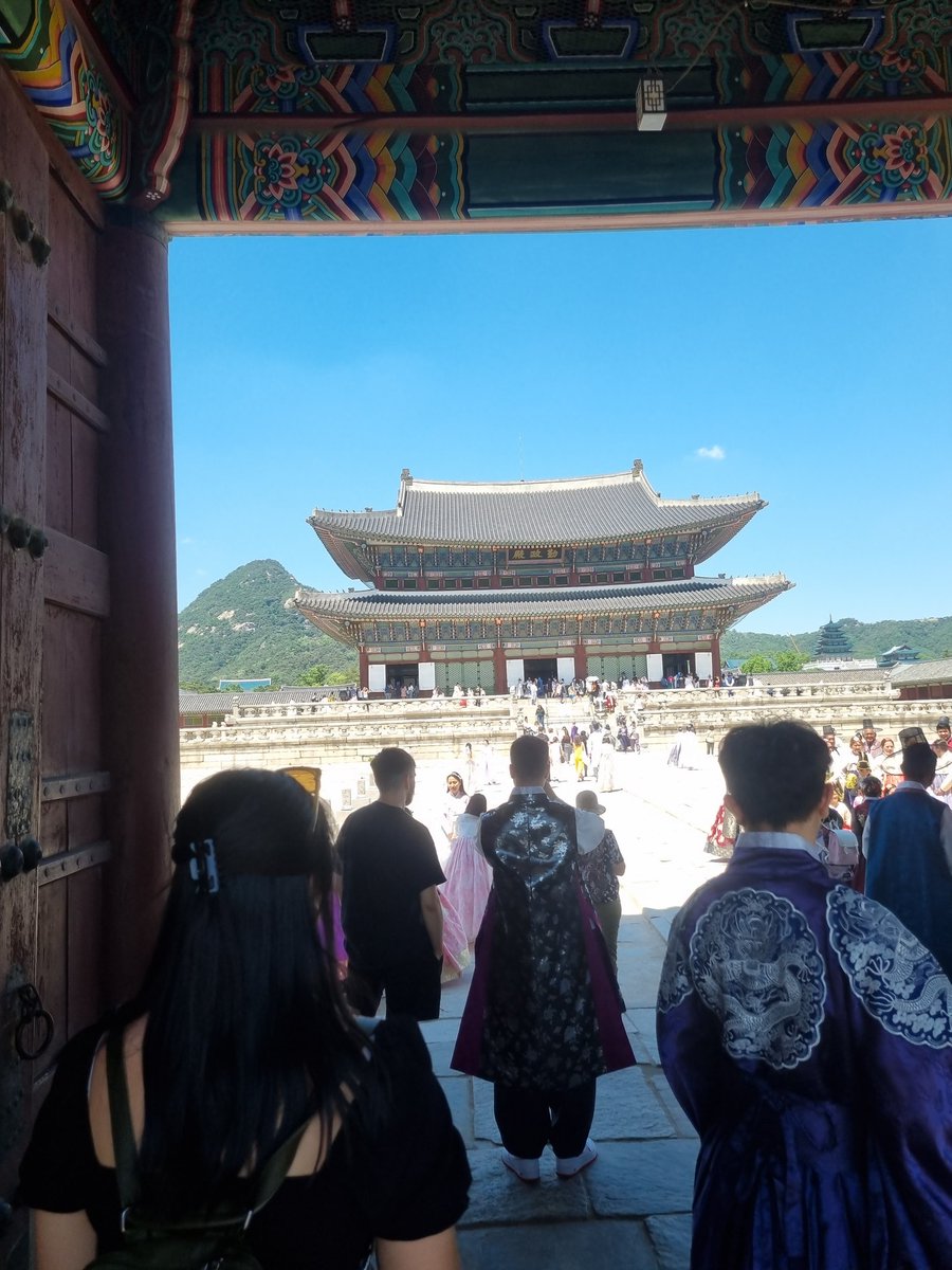 AngstyPancake's tweet photo. I feel like it's been a while since I had a real holiday. Loving it in Korea. https://t.co/9W4YjFJYkP