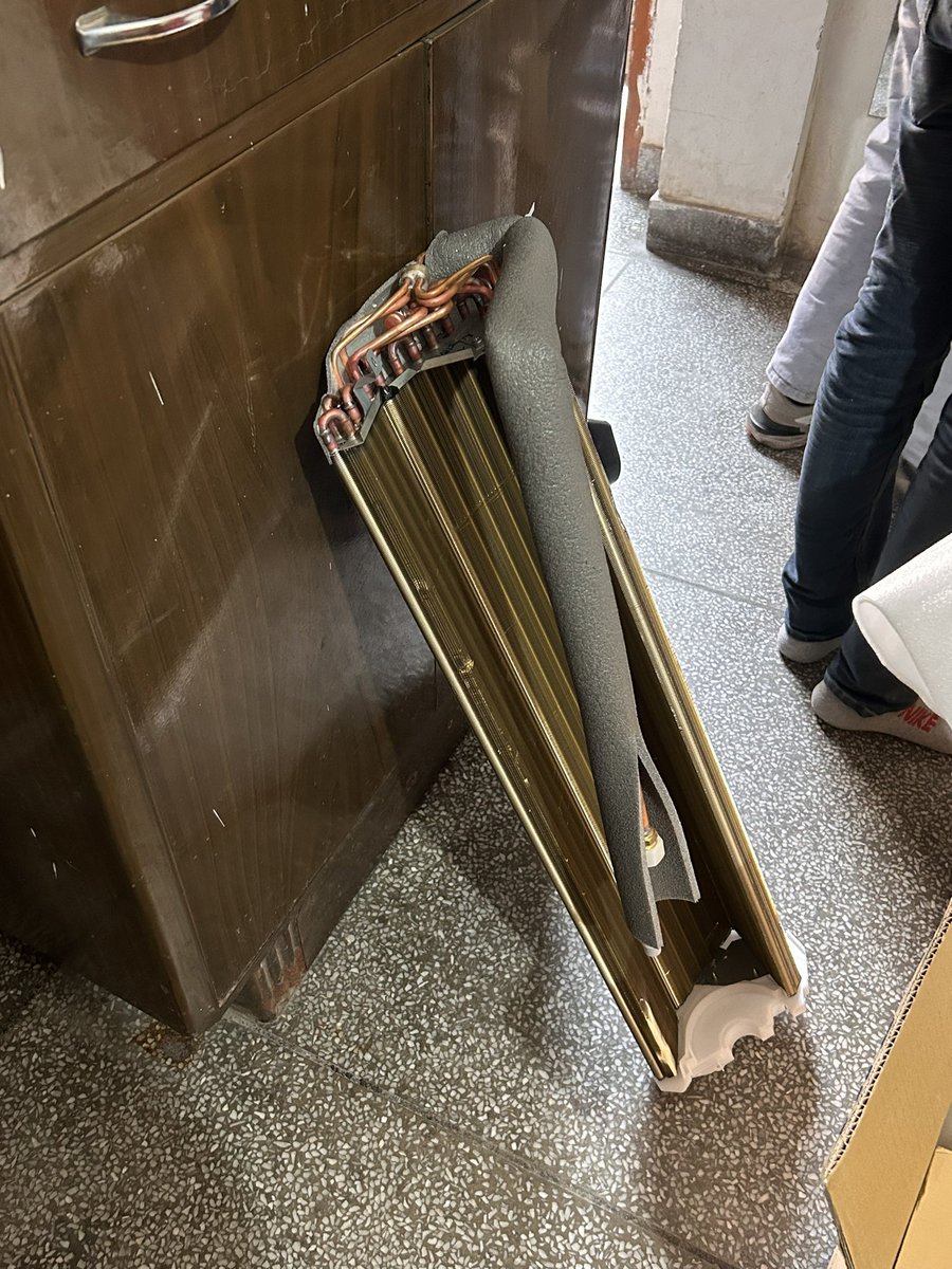 n_varnika's tweet photo. @myvoltas Had to reach out on Twitter coz there’s no other way Voltas customer service. 
Ac is still under warranty and it’s not working. After numerous complaints Voltas even changed the whole cooling coil on this brand new Ac, And it still doesn’t work!
Check on 24042737336 https://t.co/LqpbFugDVM