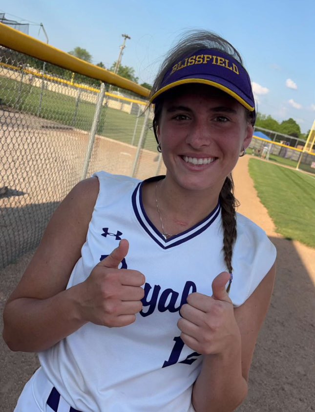 Country7411's tweet image. How do you make your senior night memorable?  Strike out every hitter you face completing the Perfect game.  Congratulations @TreloarBella  Absolutely amazing!  #frontrowseat