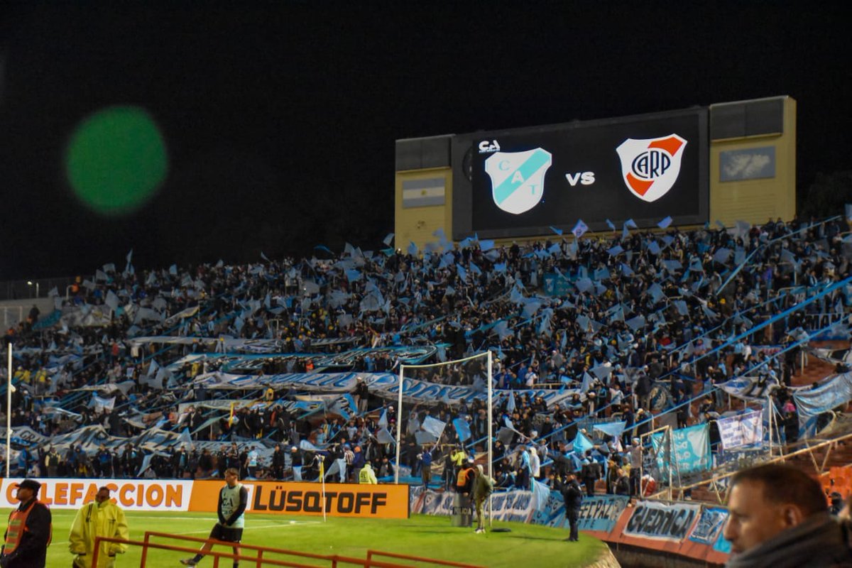 Y DICEN QUE LLEVAR 2.000 A JUNIN ES COPAR JAJAJAJAJAJJAJAJ