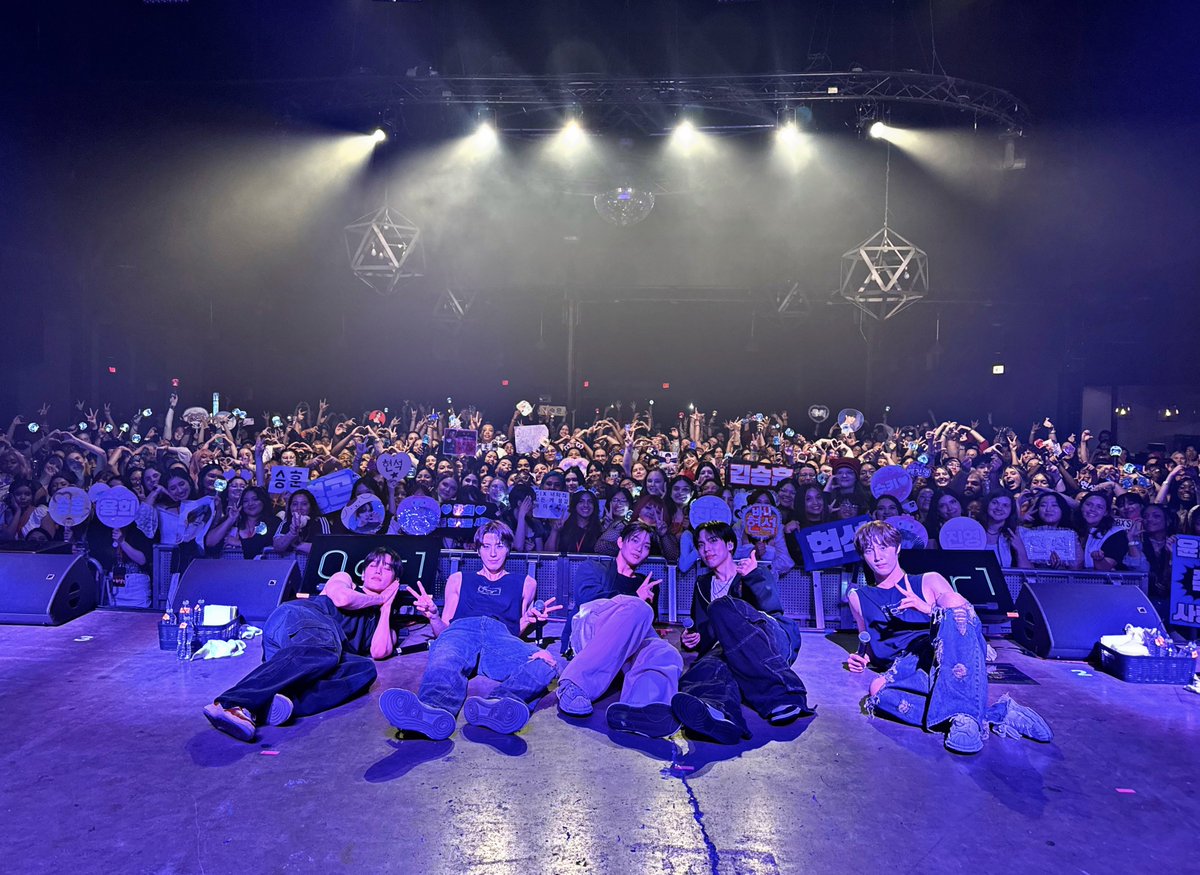 We lost track of time and were able to perform on stage. Thanks to the Dallas FIX! Making amazing memories🫶 #CIX #씨아이엑스 #BX #승훈 #배진영 #용희 #현석 #CIX3rdCONCERT #0_or_1 #0_or_1_inNORTHAMERICA #0_or_1_DALLAS #CIXinDALLAS