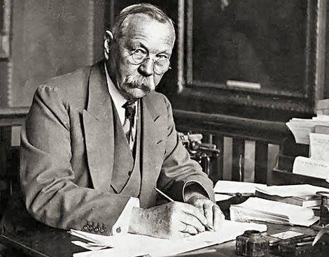 Sir Arthur Ignatius Conan Doyle (22. května 1859, Edinburgh, Skotsko, Velká Británie – 7. července 1930, Crowborough, Sussex, Velká Británie) byl britský spisovatel,
cs.wikipedia.org/wiki/Arthur_Co…