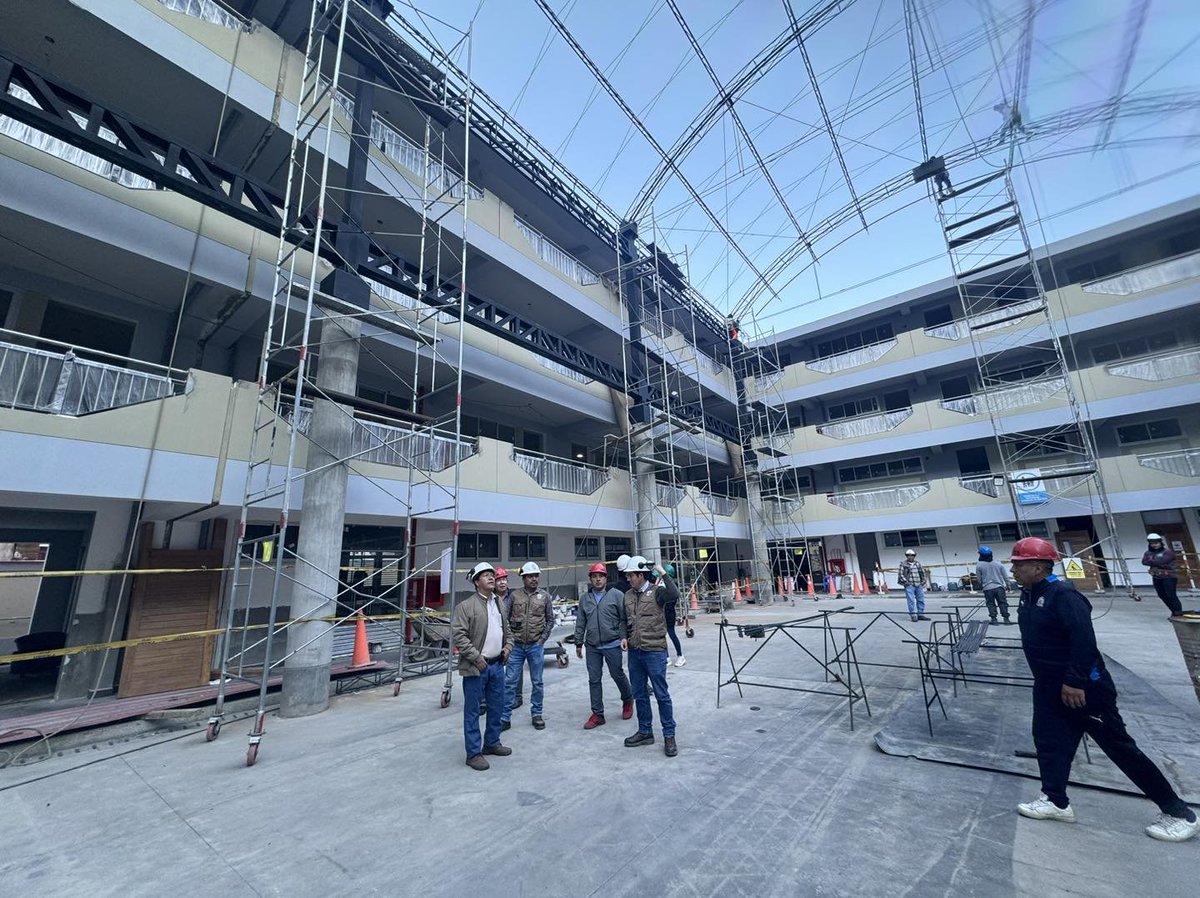Cómo parte de la semana de representación realicé una visita la I.E. Mirtha Jeri de Añaños en la Provincia de La Mar de la Región de Ayacucho para verificar los avances de la construcción. La visita se focalizó en los ambientes de los niveles de Inicial, primaria y secundaria.