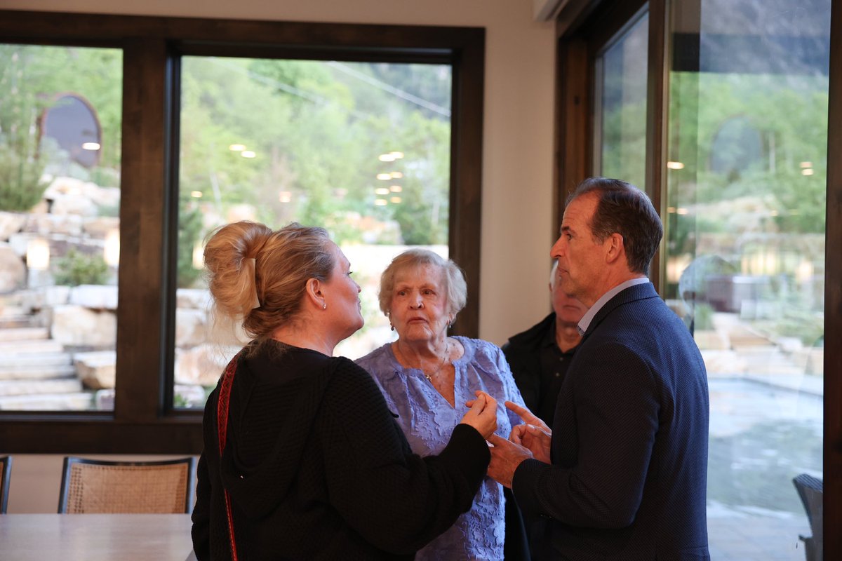 caselawrence's tweet photo. Great night last night at our cottage meeting. So thankful for the fantastic questions, positive feedback, and the Sunderland family. More to come! #CaseForCongress https://t.co/6e2uJvys1b