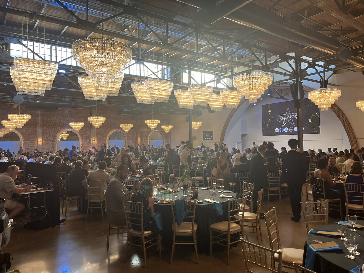 An amazing night at the Charlotte Mecklenburg All Star Athletic Gala!! The SAAC student-athletes of CMS @CMSAthletic1 did an outstanding job tonight!! Thank you for inviting us to a great event!! @EriciaTurner @CharMeckSupt #NCHSAA #CMS #BetterTogetherSince1913