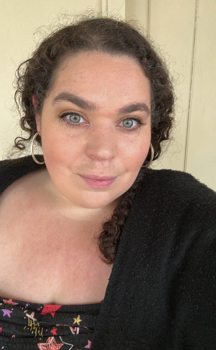 Hannah Thuraisingam Robbins (they/them) (@drhannahrobbins) on Twitter photo En route to London. Excited to be collaborating with the AHRC-funded <a href="/DBDEproject/">DBDEproject</a> and the superstar <a href="/TiaMoniqueUzor/">Tia-Monique not Tia 🌊</a> on some workshops about doctoral research pathways for Black researchers in Dance Studies 🩷 En route to London. Excited to be collaborating with the AHRC-funded <a href="/DBDEproject/">DBDEproject</a> and the superstar <a href="/TiaMoniqueUzor/">Tia-Monique not Tia 🌊</a> on some workshops about doctoral research pathways for Black researchers in Dance Studies 🩷