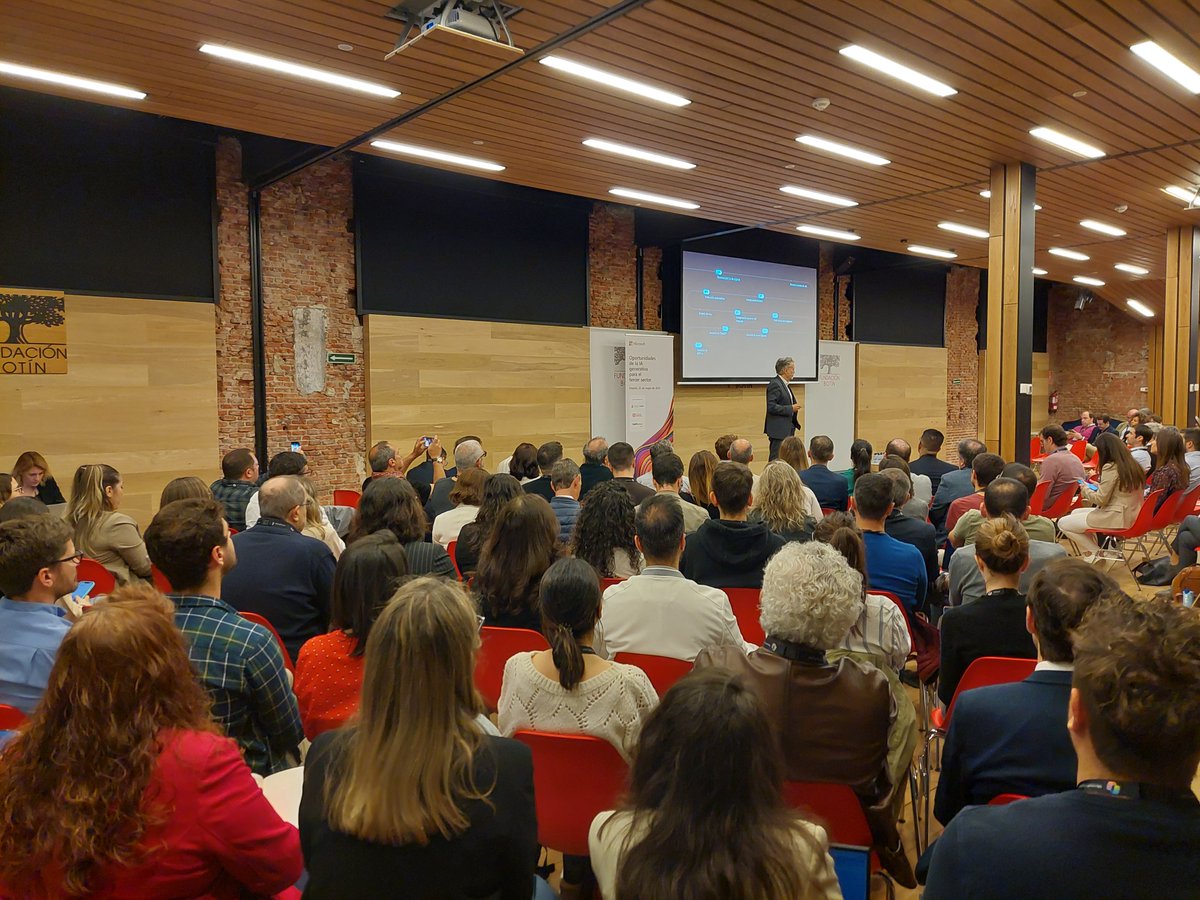MicrosoftES's tweet photo. La IA mejora la conexión con grupos de interés y la eficiencia de las entidades sin ánimo de lucro, ha destacado Alberto Granados, presidente de @MicrosoftES en el evento de Oportunidades de la IA Generativa para el Tercer Sector #MicrosoftIA https://t.co/9wsENO4flp