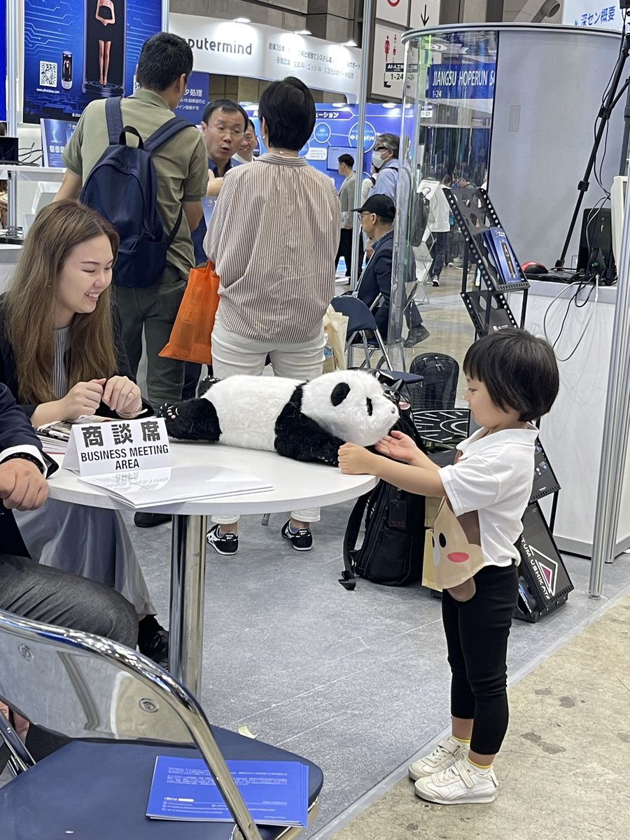 meta_Robotics's tweet image. 🚪Knock knock. 
🇯🇵 Hello Japan.
🐼#metaPanda is coming!
Meet metaPanda at #NexTech Expo, Booth 1-14.

#AlExpo #Al #metaAnimal #metaDog #companion #pet #panda