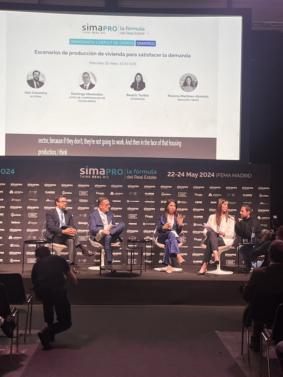 MValdecarros's tweet image. El gerente de @MValdecarros explica en #Simapro cómo este ámbito mejorará con 50.000 nuevas viviendas la oferta de pisos en Madrid, más de la mitad de ellas con algún tipo de protección. Será vivienda protegida en propiedad y alquiler para favorecer el acceso.