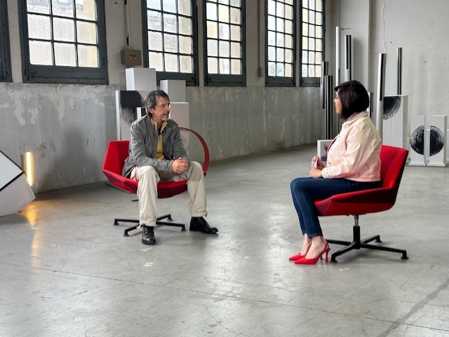 la2_tve's tweet image. ¿De qué se nutre y de qué se ocupa el humor? ¿Quién decide qué es humor o no? 
De todo ello charlamos con el escritor y artista plástico, Jorge de los Santos (@_JDLS)

@ParaTodosLa2TVE sábado a las 10.35h